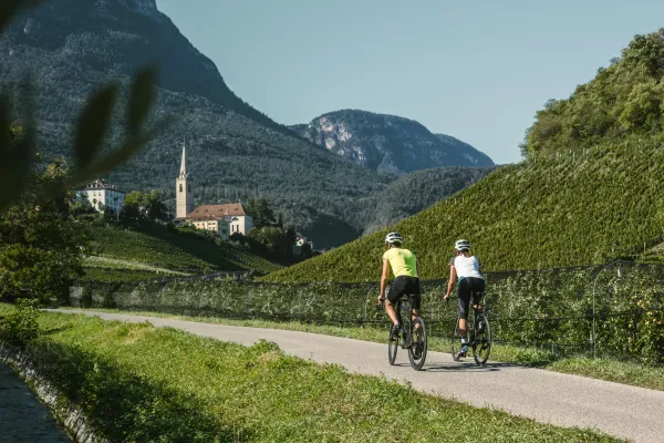 Radfahren auf dem Radweg in Kaltern am See