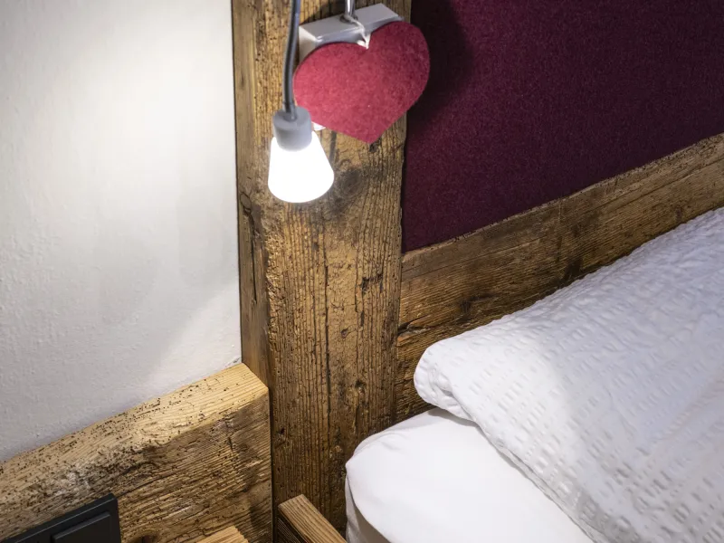 Ferienwohnung Dissertorihof Kaltern Merlot Bettlampe