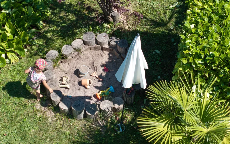 Sandkiste für Kinder am Dissertorihof in Kaltern