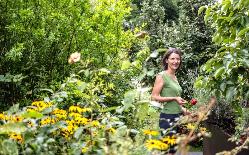 Marlene im Gemüsegarten vom Dissertorihof in Kaltern